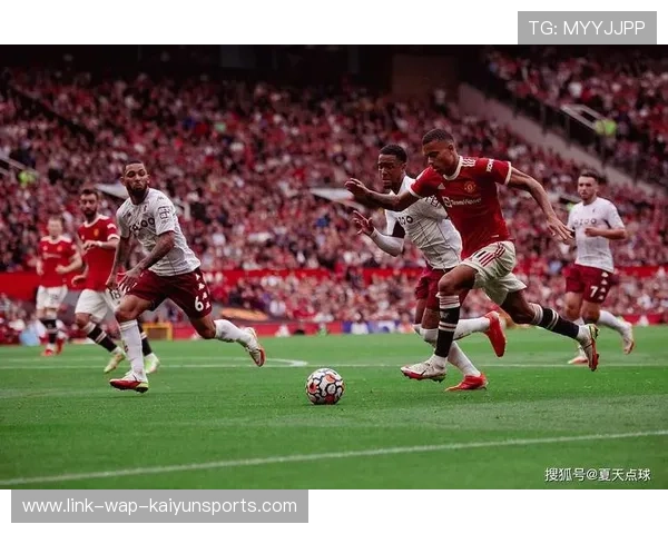 德甲拜仁边路频频突破，禁区威胁不断出现